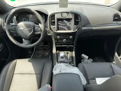 2023 كرايسلر 300 اس