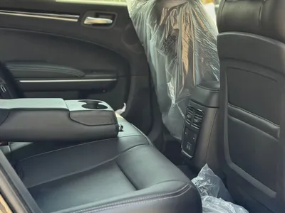 2023 كرايسلر 300 اس