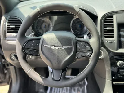 2023 كرايسلر 300 اس