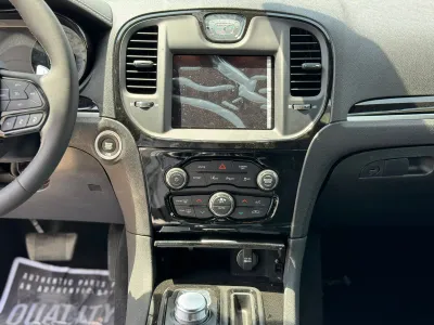 2023 كرايسلر 300 اس