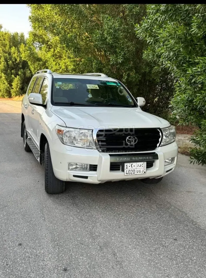 2010 تويوتا لاند كروزر ربع