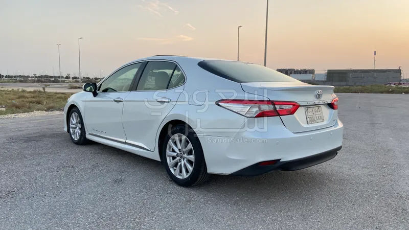 2019 تويوتا كامري جي ال اي