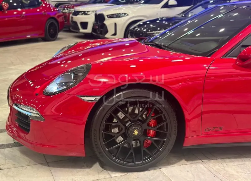 2015 Porsche 911 Carrera 4 GTS