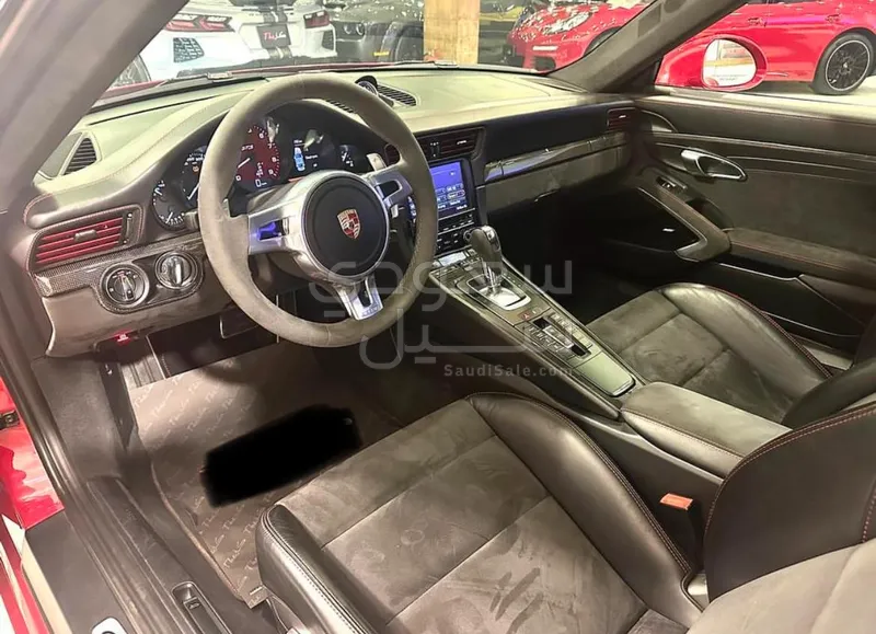 2015 Porsche 911 Carrera 4 GTS