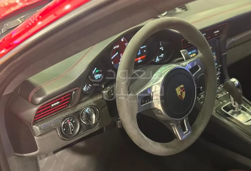 2015 Porsche 911 Carrera 4 GTS