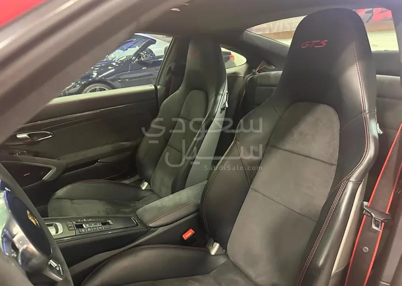 2015 Porsche 911 Carrera 4 GTS