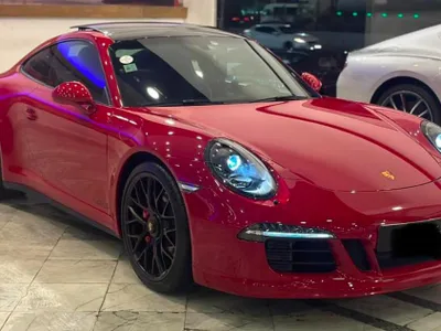 2015 Porsche 911 Carrera 4 GTS