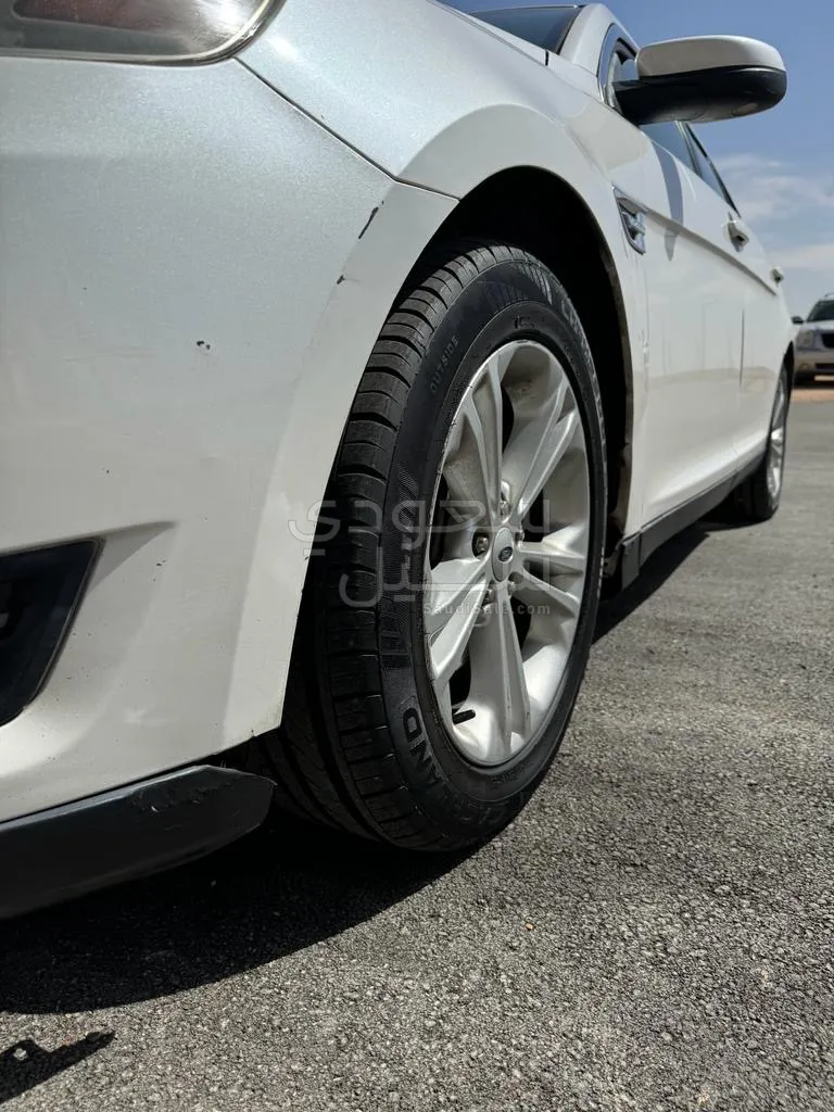 2013 Ford Taurus SEL