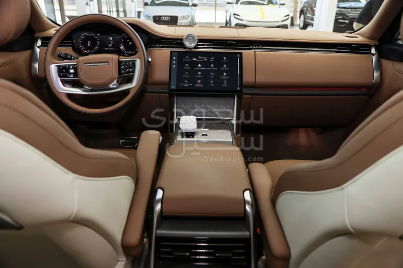 2024 لاند روفر رينج روفر اس في اوتوبيوغرافي