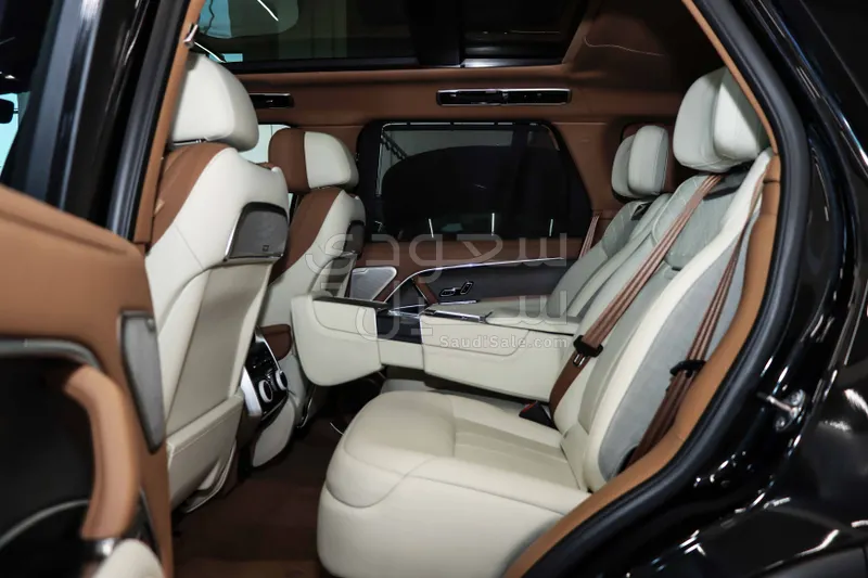 2024 لاند روفر رينج روفر اس في اوتوبيوغرافي