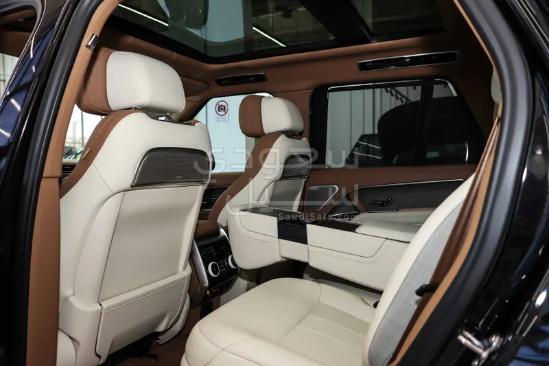 2024 لاند روفر رينج روفر اس في اوتوبيوغرافي