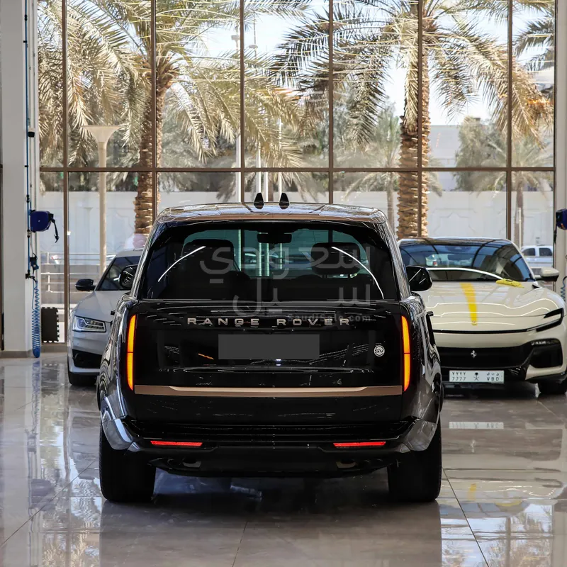 2024 لاند روفر رينج روفر اس في اوتوبيوغرافي