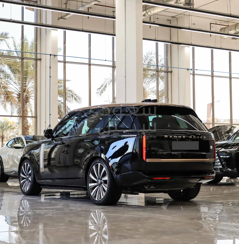 2024 لاند روفر رينج روفر اس في اوتوبيوغرافي