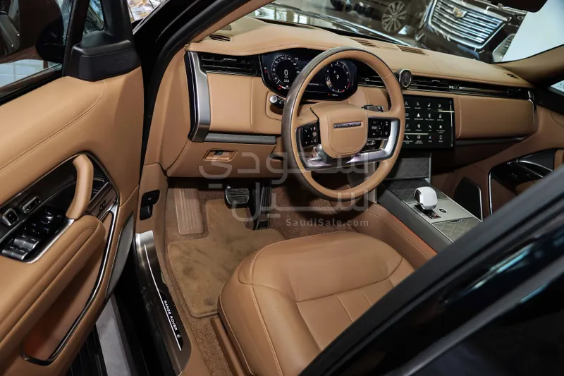 2024 لاند روفر رينج روفر اس في اوتوبيوغرافي