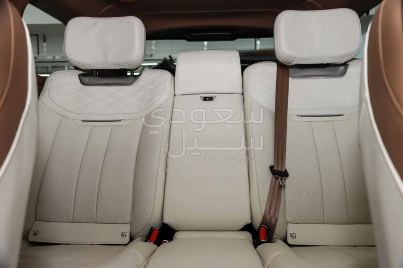 2024 لاند روفر رينج روفر اس في اوتوبيوغرافي