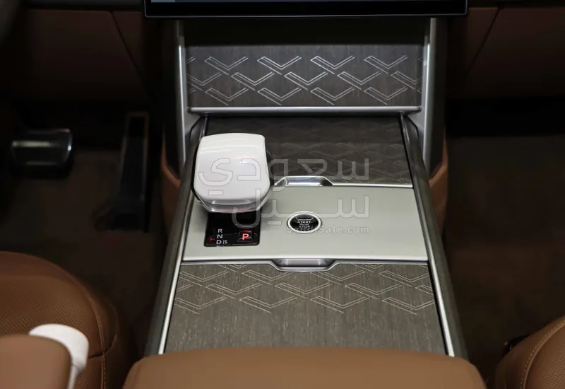 2024 لاند روفر رينج روفر اس في اوتوبيوغرافي