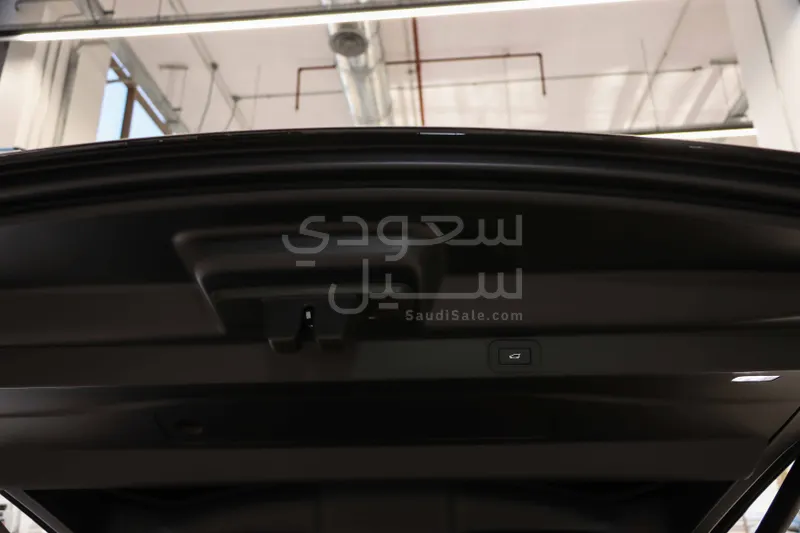 2024 لاند روفر رينج روفر اس في اوتوبيوغرافي