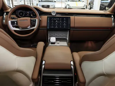 2024 لاند روفر رينج روفر اس في اوتوبيوغرافي