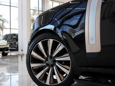 2024 لاند روفر رينج روفر اس في اوتوبيوغرافي