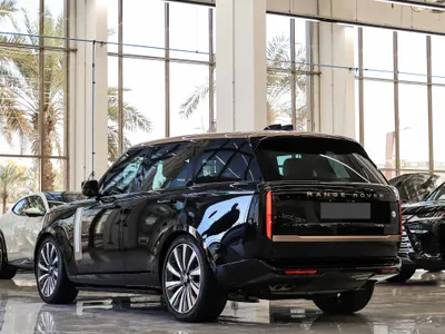 2024 لاند روفر رينج روفر اس في اوتوبيوغرافي