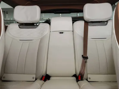 2024 لاند روفر رينج روفر اس في اوتوبيوغرافي