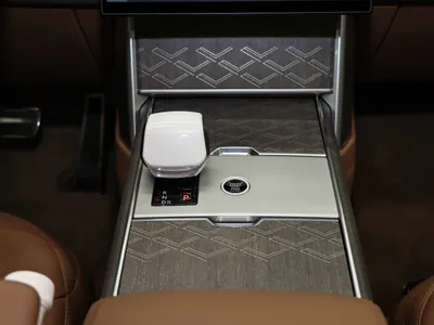 2024 لاند روفر رينج روفر اس في اوتوبيوغرافي