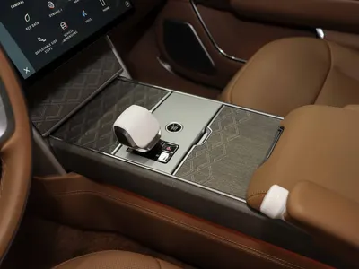 2024 لاند روفر رينج روفر اس في اوتوبيوغرافي