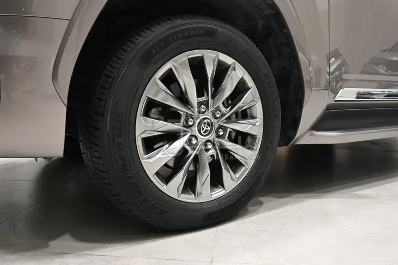 2023 Toyota Land Cruiser GXR 4