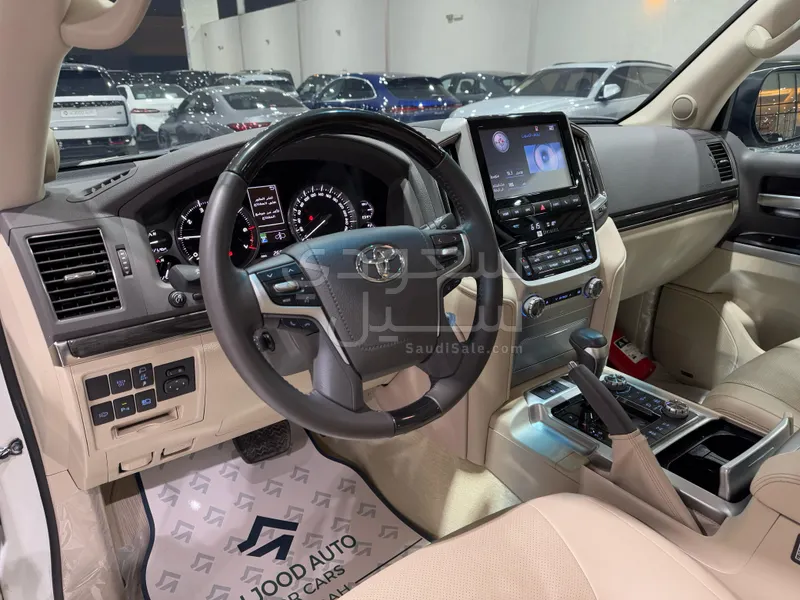 2021 تويوتا لاند كروزر في اكس  اس