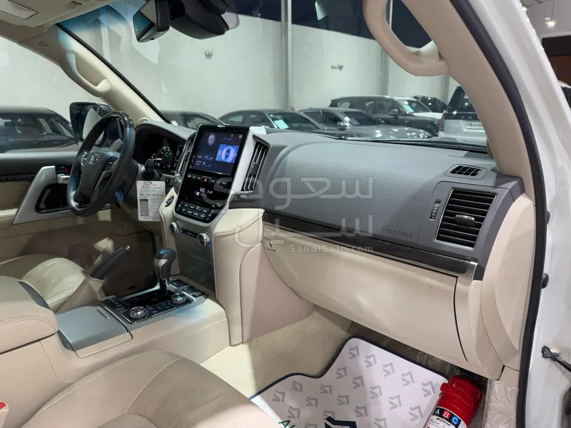 2021 تويوتا لاند كروزر في اكس  اس