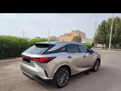 2024 لكزس أر إكس 350