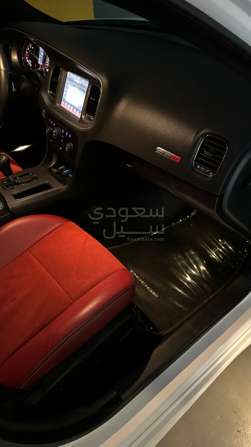 2014 دودج تشارجر اس ار تي