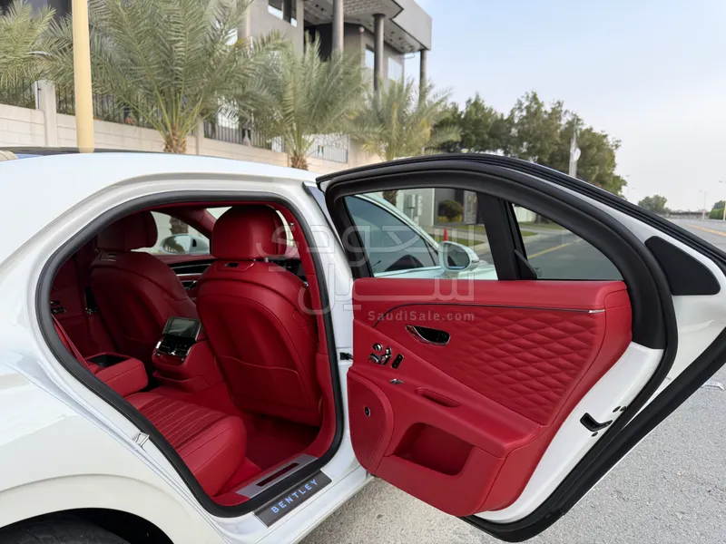 2021 بنتلي كونتيننتل فلاينج سبير سبيد