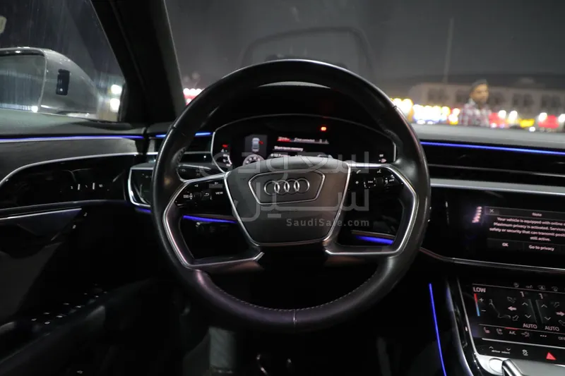 2020 اودي اي 8 ال 55تي اف اس أي