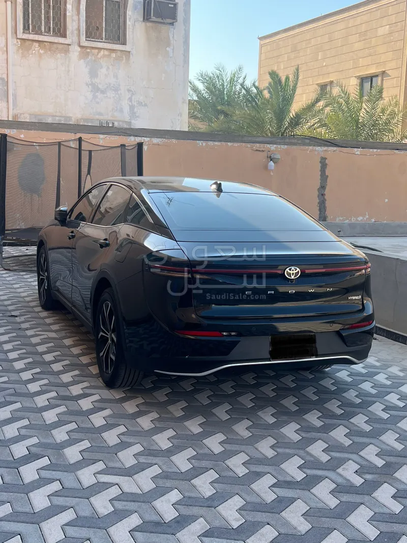 2023 تويوتا كراون بريميوم
