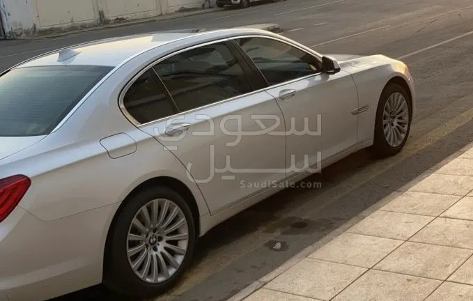 2012 بي ام دبليو الفئة السابعة 730 إل أي
