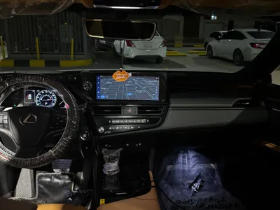 2023 لكزس إي إس 350