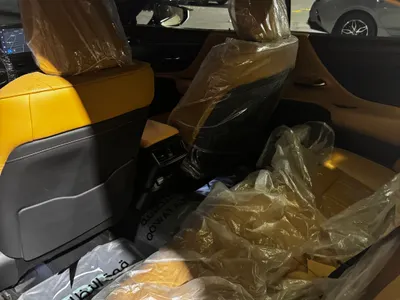 2023 لكزس إي إس 350