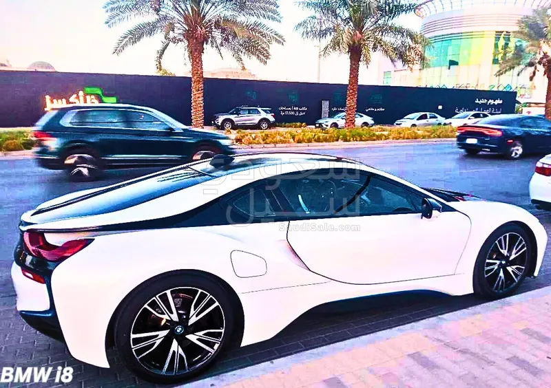 2015 بي ام دبليو 8 أي