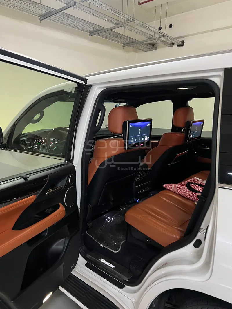 2018 Lexus LX 570 S