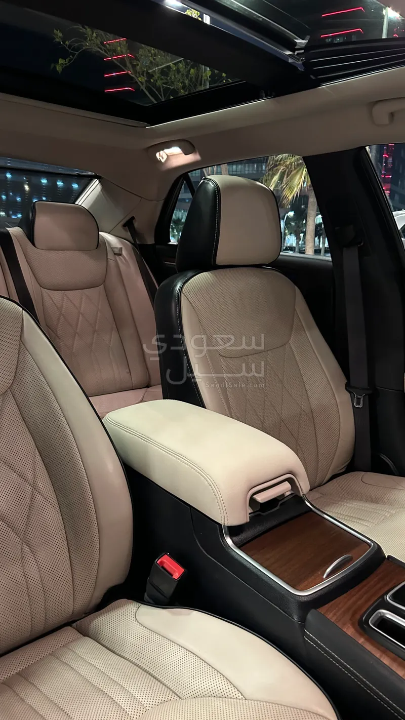 2017 كرايسلر 300 سي اكزكتيف