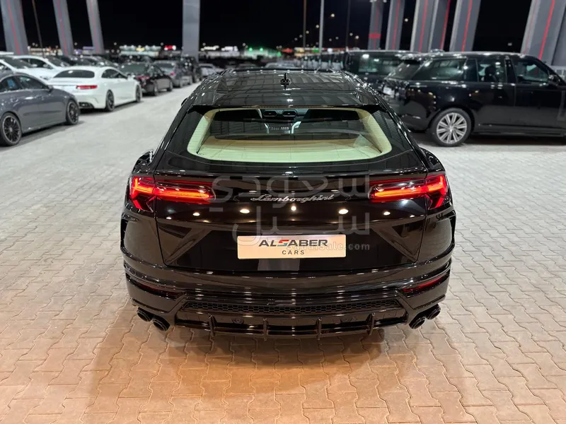 2021 لمبرجيني اوروس اس