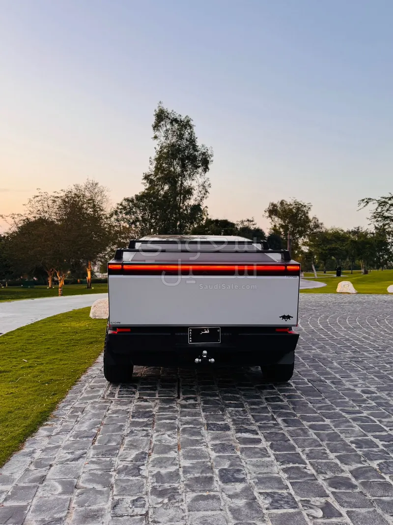 2024 Tesla cybertruck Foundation