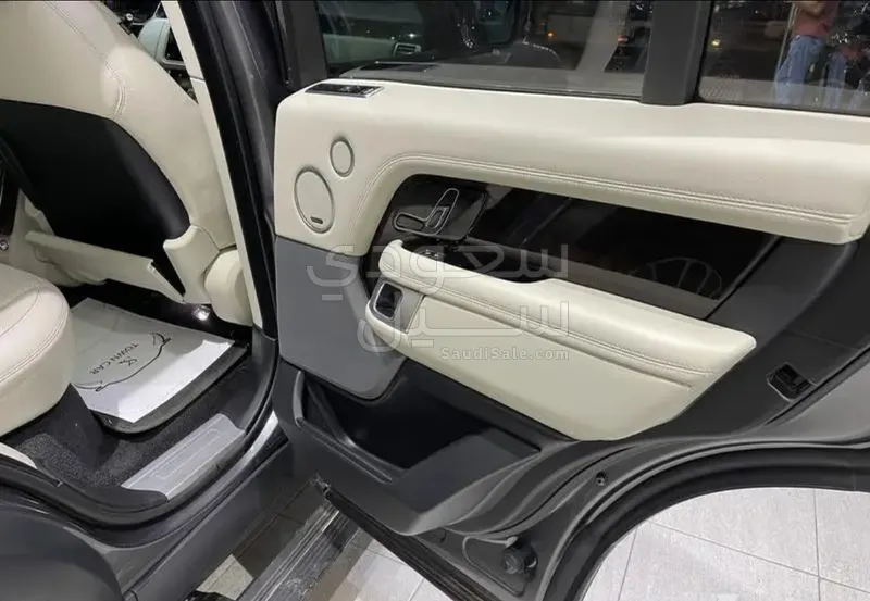 2018 لاند روفر رينج روفر فوج سوبر تشارج