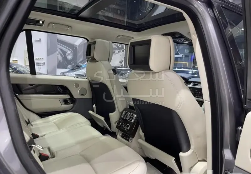 2018 لاند روفر رينج روفر فوج سوبر تشارج