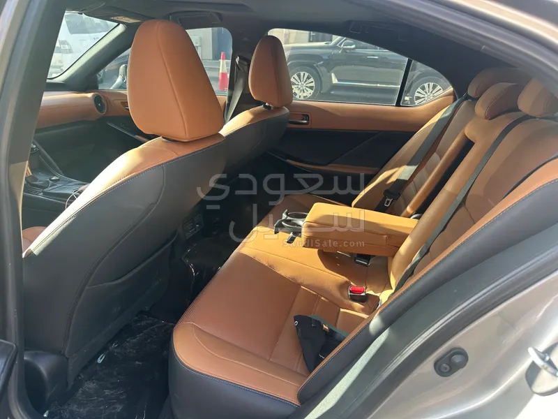 2022 Lexus IS 350