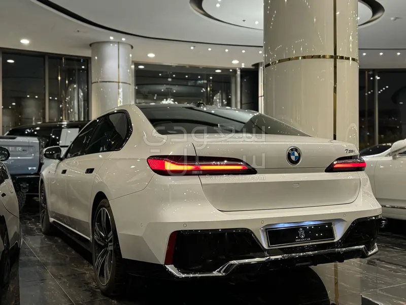 2025 BMW 7 Series 735i