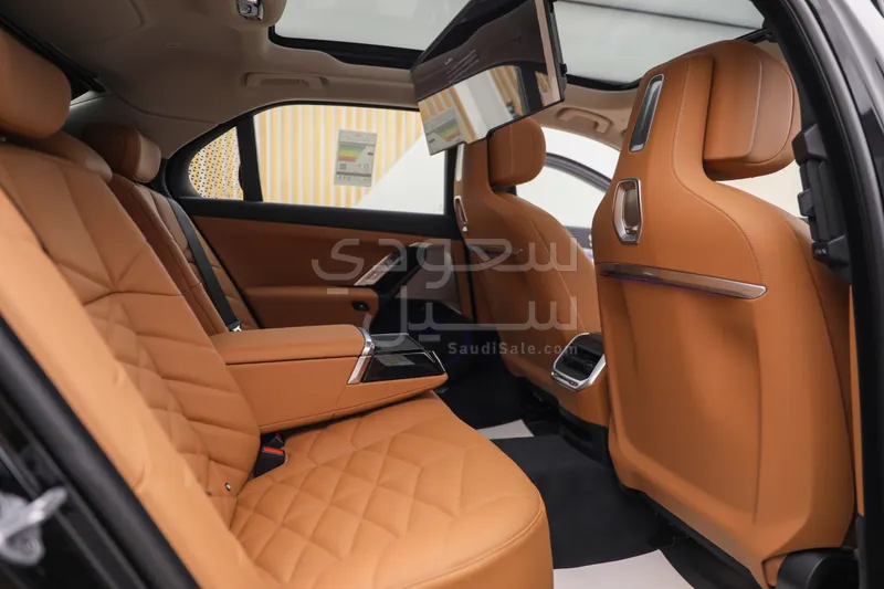 2025 بي ام دبليو الفئة السابعة 735أي