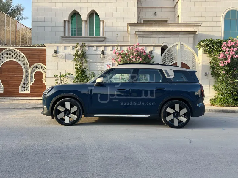 2025 ميني كونتري مان اس