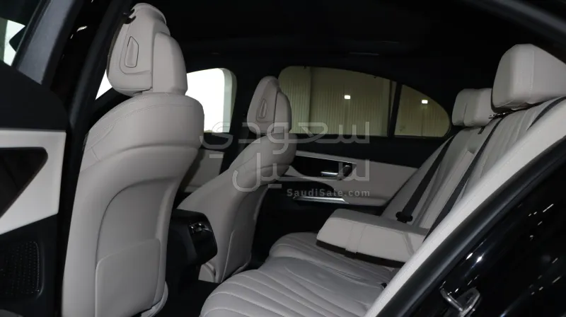 2025 Mercedes-Benz E 200